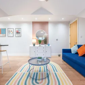 2 Bed - Centre - Free Parking Cardiff